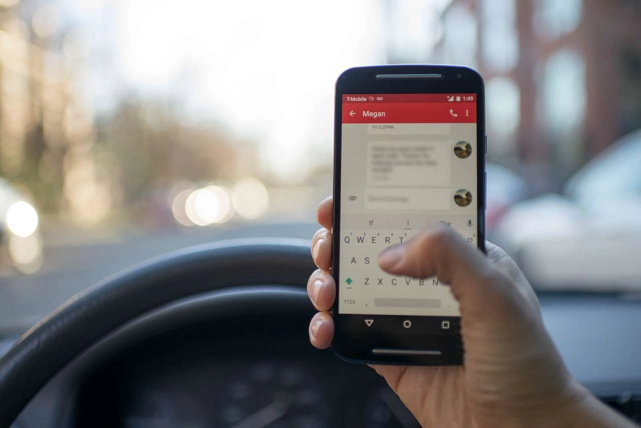 Survey: Adults Worse Than Teens at Texting While Driving